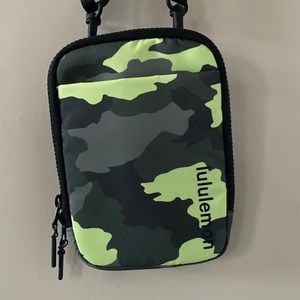 Lululemon easy access camo strap bag
